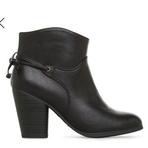 Shoe Dazzle Lolis Black Ankle Blooties